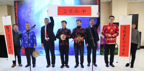 由宣传部编演的三句半“我们”，，，，，，以诙谐幽默的表现形式，，，，，，回顾了2019，，，，，，展望了2020，，，，，，在会场上掀起阵阵掌声。。。。。01