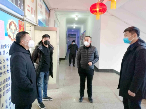 七台河公司新建煤矿组织党员干部深入基层检查疫情防控工作。。。。。。（李春铭 摄）