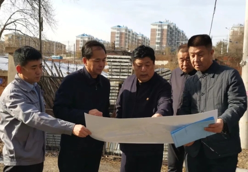 11月5日，，，，，，公司党委书记、董事长宫延明到机电设备安装公司